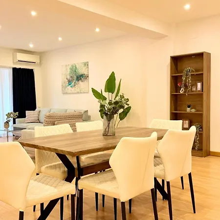 דירה Premium - Spacious 3br With Balcony