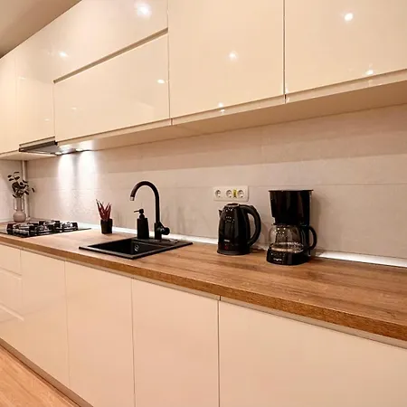 Premium - Spacious 3br With Balcony Daire Bükreş