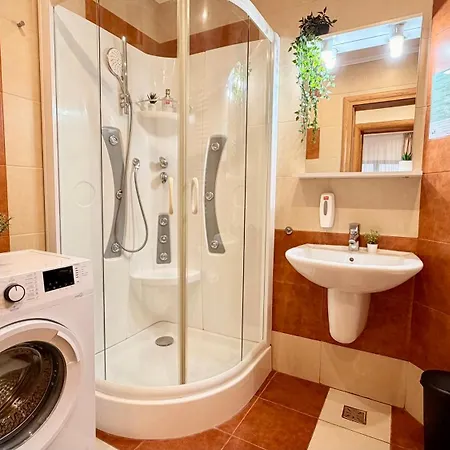 Premium - Spacious 3br With Balcony Bükreş