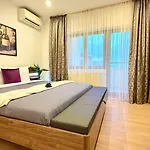 Premium - Spacious 3br With Balcony Бухарест
