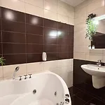 Premium - Spacious 3br With Balcony *
