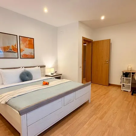 Premium - Spacious 3br With Balcony *