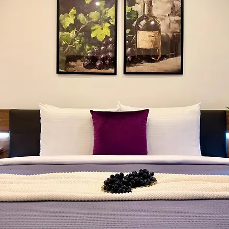 Premium - Spacious 3br With Balcony Bükreş