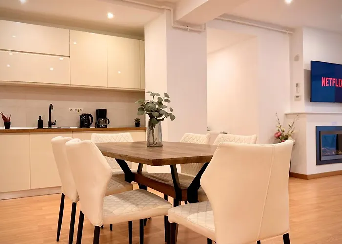 Premium - Spacious 3br With Balcony