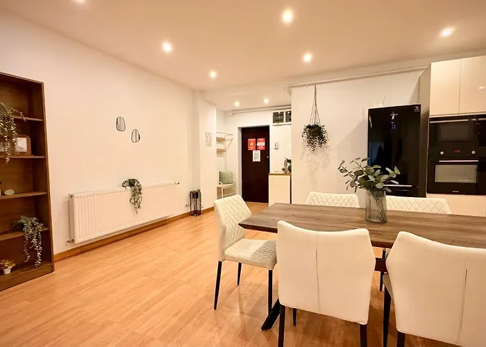 Premium - Spacious 3br With Balcony Bucharest