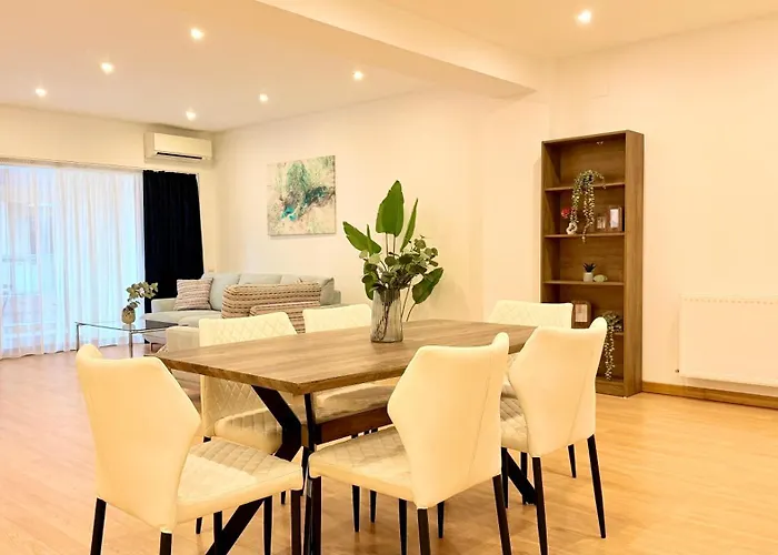 Apartman Premium - Spacious 3br With Balcony