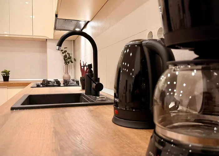 Premium - Spacious 3br With Balcony Apartment