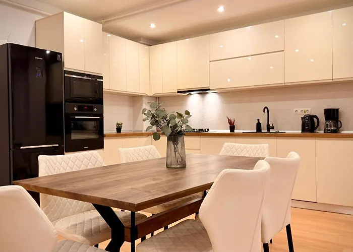 Premium - Spacious 3br With Balcony Apartment Bucharest