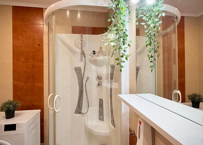 Premium - Spacious 3br With Balcony Apartman