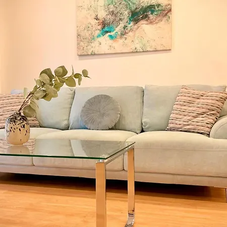 Διαμέρισμα Premium - Spacious 3br With Balcony