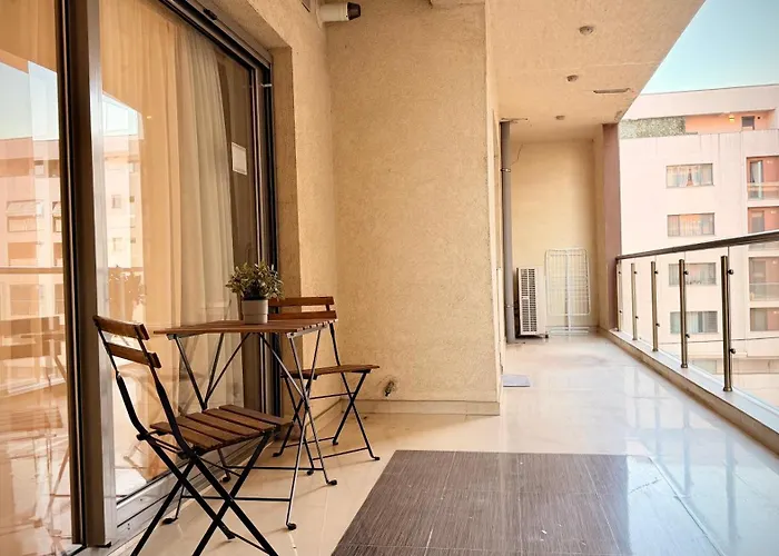 Premium - Spacious 3br With Balcony Βουκουρέστι