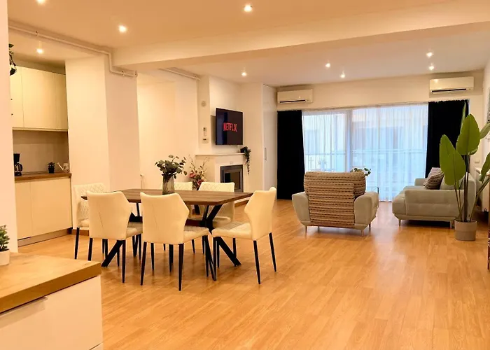 Premium - Spacious 3br With Balcony Бухарест