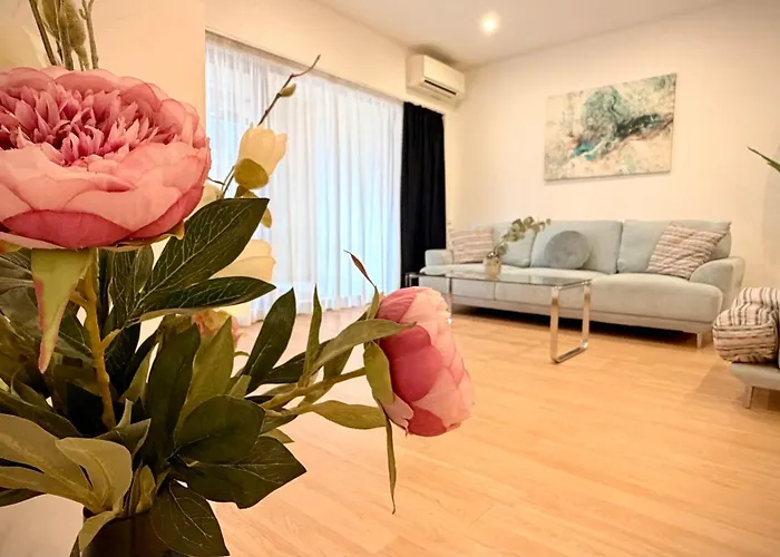 Premium - Spacious 3br With Balcony *