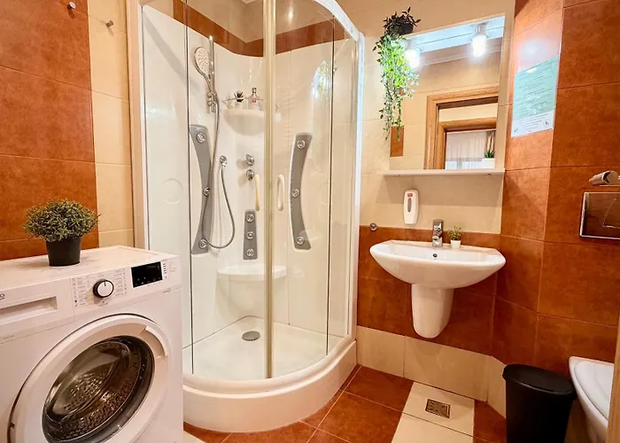 Premium - Spacious 3br With Balcony Бухарест