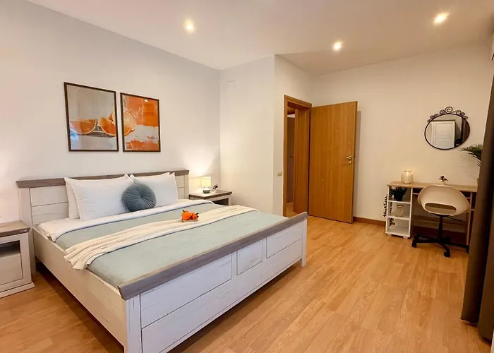 Premium - Spacious 3br With Balcony *